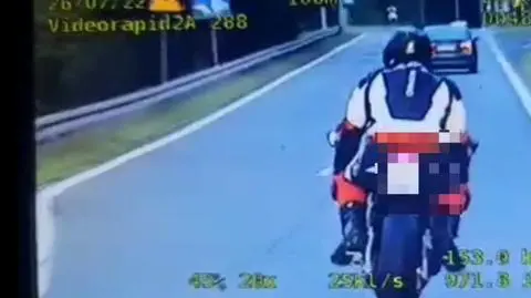 Pędził prawie 200 km/h, "zarobił" 13 tysięcy w mandatach i 28 punktów. Zobacz nagranie