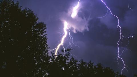 Uwaga na burze z gradem. Alert RCB: możliwe podtopienia