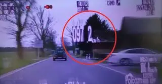 Kierowca jechał prawie 100 km/h przez miejscowość