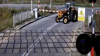 Wjechał na przejezd, choć półrogatki były opuszczone 