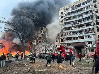 Rosyjski pocisk rakietowy uderzył w blok w mieście Dniepr 