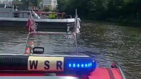 Na miejscu pracują ratownicy wodni