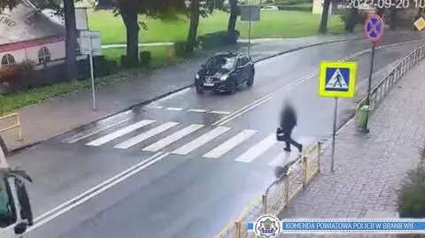 Przechodził przez przejście, kierowca tira się nie zatrzymał. Pieszy musiał uciekać