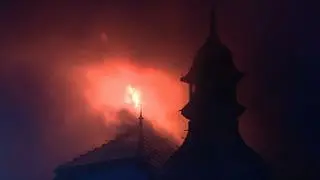 Z pożarem walczyło 19 zastępów straży pożarnej