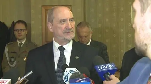 Waszczykowski zachęca Polaków do powrotów.  Macierewicz dodaje: armia też na was czeka