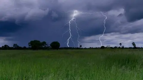 Burze, grad, intensywne opady. IMGW wydał prognozę zagrożeń