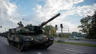 Próba do defilady. Na zdjęciu czołg Leopard 2PL