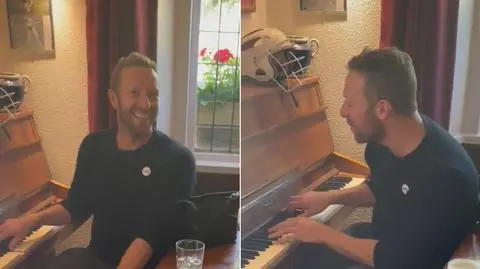 Chris Martin w barze we wsi Hinton Charterhouse