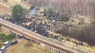Helicopter footage showing hundreds of migrants at the Polish-Belarusian border