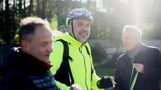 Marcin Pabierowski na rowerze podczas kampanii