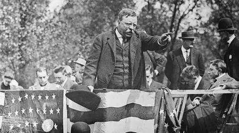 Jak wyglądał zamach na Theodore'a Roosevelta? Kula znalazła się w jego piersi. Przemawiał jeszcze godzinę