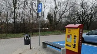 Biletomat za blokami, 400 metrów od przystanku