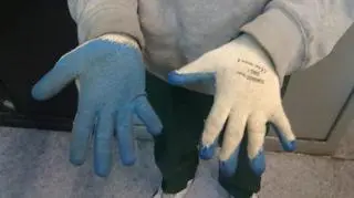 Mężczyźni wyposażeni byli w rękawiczki