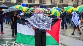 Melbourne, zwolenniczka Palestyny na proizraelskim marszu