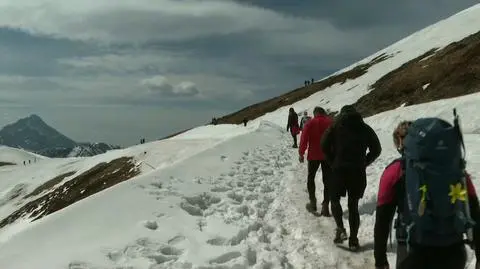 Nad morzem słońce, w górach zima. Hotele otwarte, tłumów nie ma. "Gości można policzyć na palcach jednej ręki"
