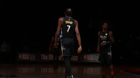 Niespotykana sytuacja w NBA. Gwiazdor zmuszony do opuszczenia parkietu