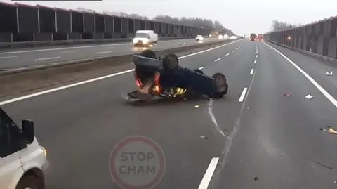 Samochód dachował na A4 koło Rudy Śląskiej