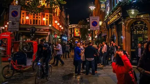 Kobiety alarmują o przypadkach wstrzykiwania im tajemniczej substancji w klubach