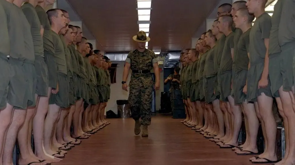 Ciężkie szkolenia wojskowe w Marines. Materiał "Faktów z zagranicy" z 14.12.2016