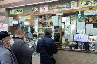 Kolejki po losy Superenalotto