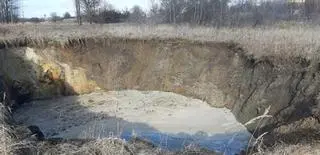 Teren zabezpieczyli i nadzorują strażacy