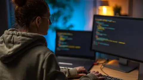 Programiści protestują przeciwko sztucznej inteligencji. "Chatboty są jak papugi"