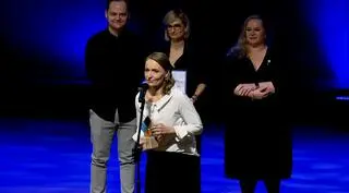 Ekipa TVN24: Brygida Grysiak (przy mikrofonie), Michał Chlebowski i Martyna Jaszczołt (od lewej)