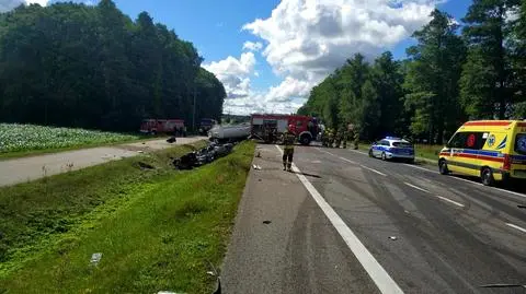 Śmierć jednej osoby, wyciek oleju napędowego z cysterny, zablokowana trasa