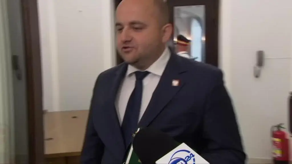 Poseł Matecki o tym, co robił na dachu
