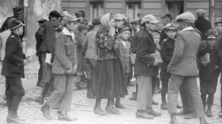Giełda używanych podręczników szkolnych przy ulicy Szpitalnej w Krakowie, 1925