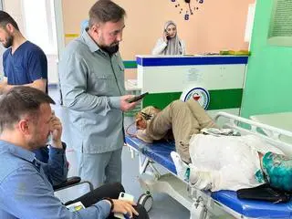 Jelena Miłaszyna i Aleksandr Niemow w szpitalu w Groznym