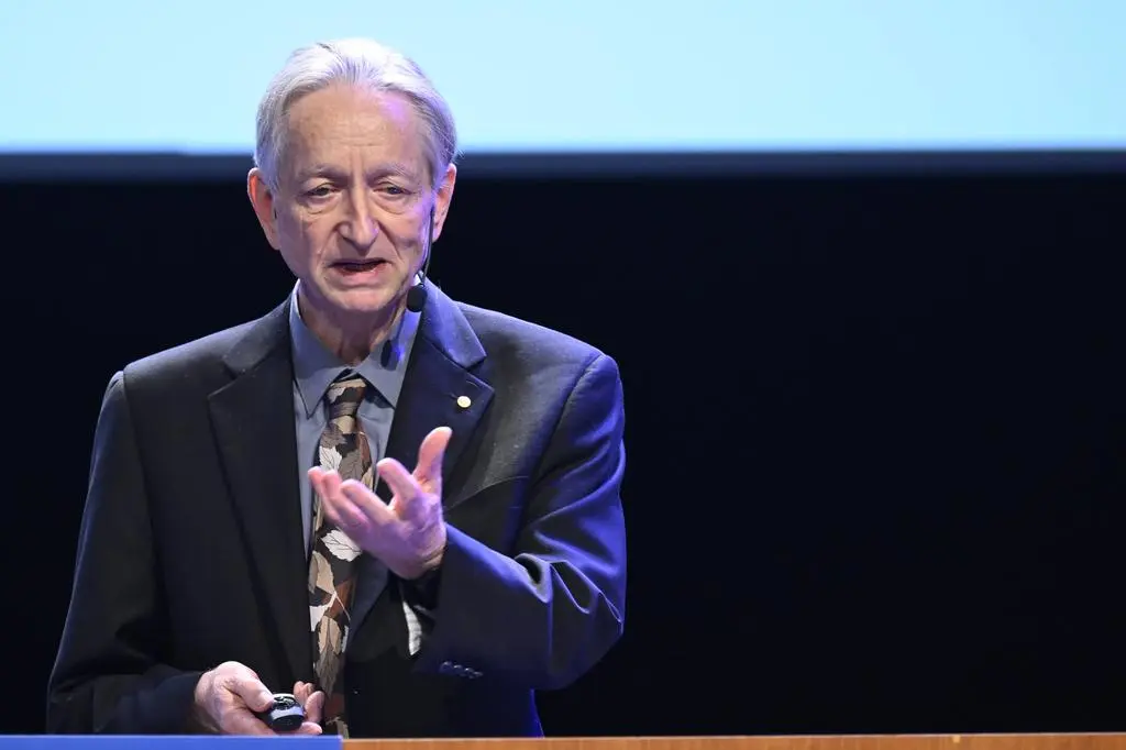  Geoffrey Hinton, wybitny informatyk, laureat Nagrody Nobla, prawdopodobieństwo, że AI doprowadzi do zagłady ludzkości ocenia na 10 - 20 proc. 