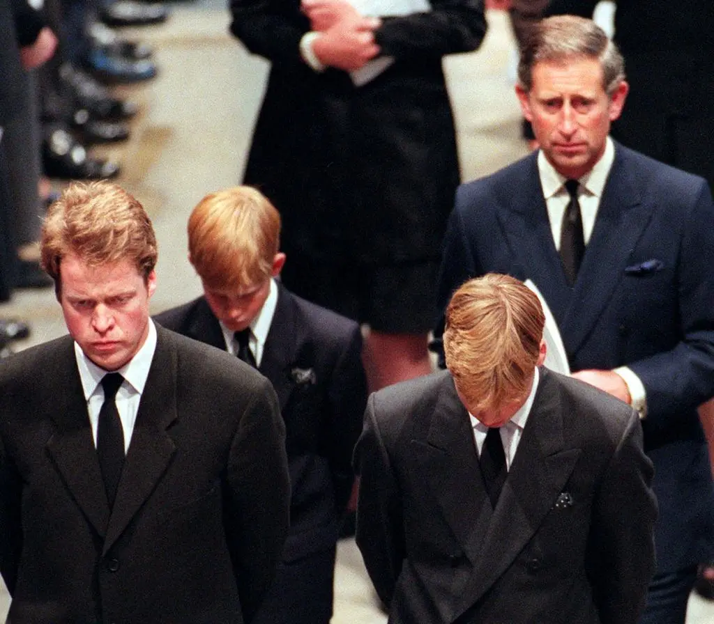 Pogrzeb księżnej Diany. Na zdjęciu Charles Spencer, książęta Harry i William oraz książę Karol