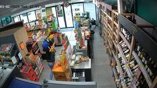 Mężczyzna próbował ukraść pięć butelek whiskey