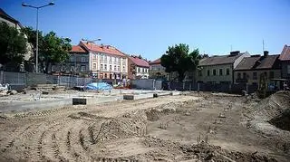 Budowa placu targowego przebiega bez przeszkód; potrwa do 15 grudnia