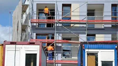Niepokojące dane z firm. "Łańcuch zadłużenia"