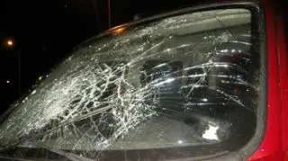 Auto uszkodzone przez piaskarkę