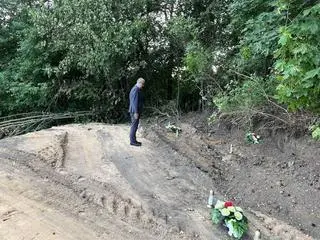 Charge d'affaires Polski na Białorusi złożył kwiaty i zapalił znicze na grobach żołnierzy Armii Krajowej w Mikuliszkach