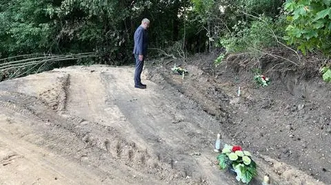 Charge d'affaires Polski na Białorusi złożył kwiaty i zapalił znicze na grobach żołnierzy Armii Krajowej w Mikuliszkach