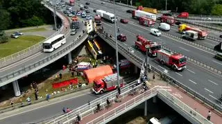 Straż pożarna: około 22 osoby poszkodowane w wypadku autobusu, jedna osoba nie żyje 