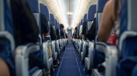 125 pasażerów samolotu z pozytywnym wynikiem testu na COVID-19. "To niemożliwe"