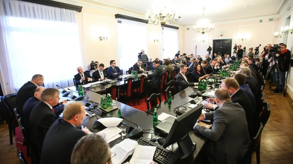Cezary Tomczyk o teoriach Macierewicza