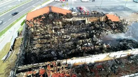 Pożar supermarketu, zawalił się dach. Straż: pracownicy sklepu w porę wyprowadzili wszystkich klientów