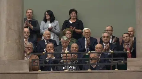 Kto słucha wystąpienia Tuska