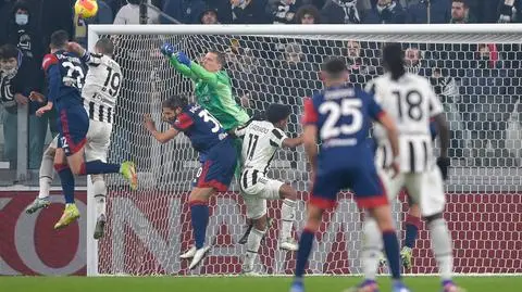 Rok do zapomnienia zwieńczony ważnym zwycięstwem. Szczęsny pomógł Juventusowi
