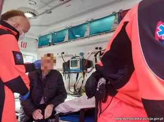 Seniorka błąkała się po lesie kilka kilometrów od domu