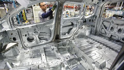 Produkcja przemysłowa we wrześniu wzrosła o 5,9 procent rok do roku, a w porównaniu z poprzednim miesiącem wzrosła o 15,5 procent