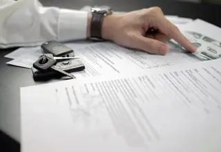 Prezydent wetuje jedną z ustaw deregulacyjnych. Chodzi o ubezpieczenia