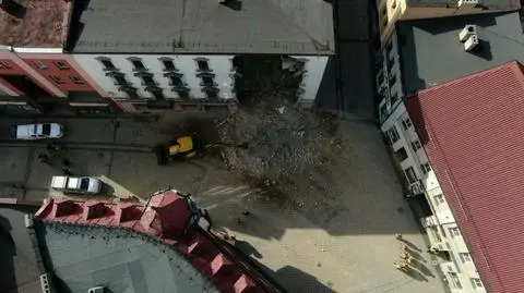 Poszukiwania osób zasypanych zakończone. "Pozostała część kamienicy grozi zawaleniem"