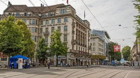 Szwajcarski bank chce sprzedać słynny hotel w Zurychu